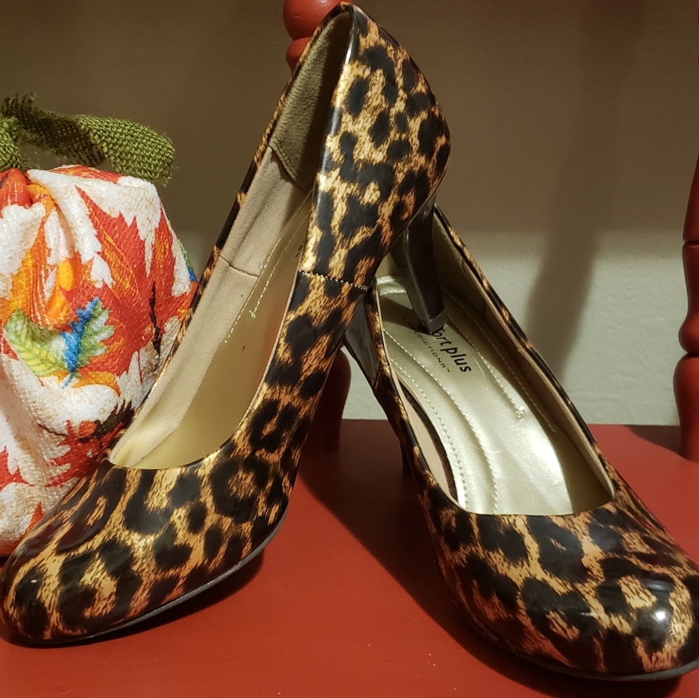 Leopard print Comfort Plus by Predictions Heels, 6 1/2